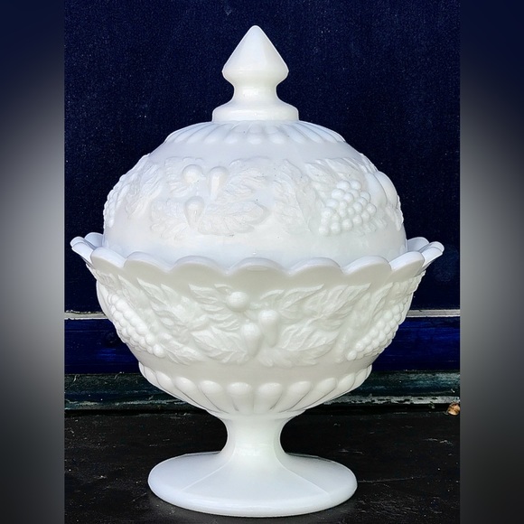 Mid Century Vintage Westmoreland Finial Lidded Fruit Embossed Candy Dish - Picture 7 of 12